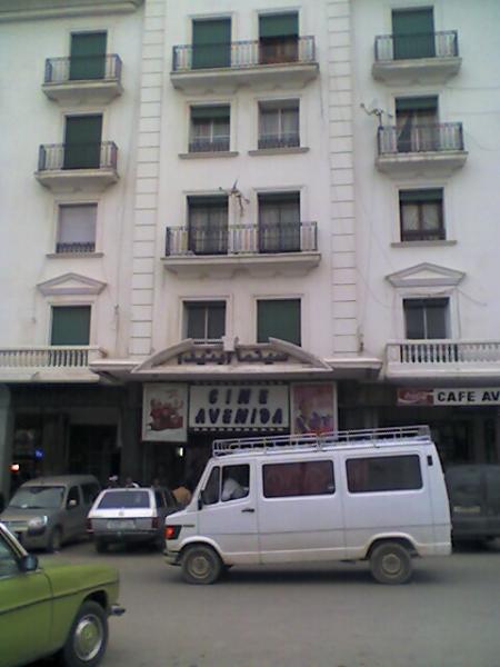 es  la cinema avinida  el cine mas famoso y mas grande de tetouan